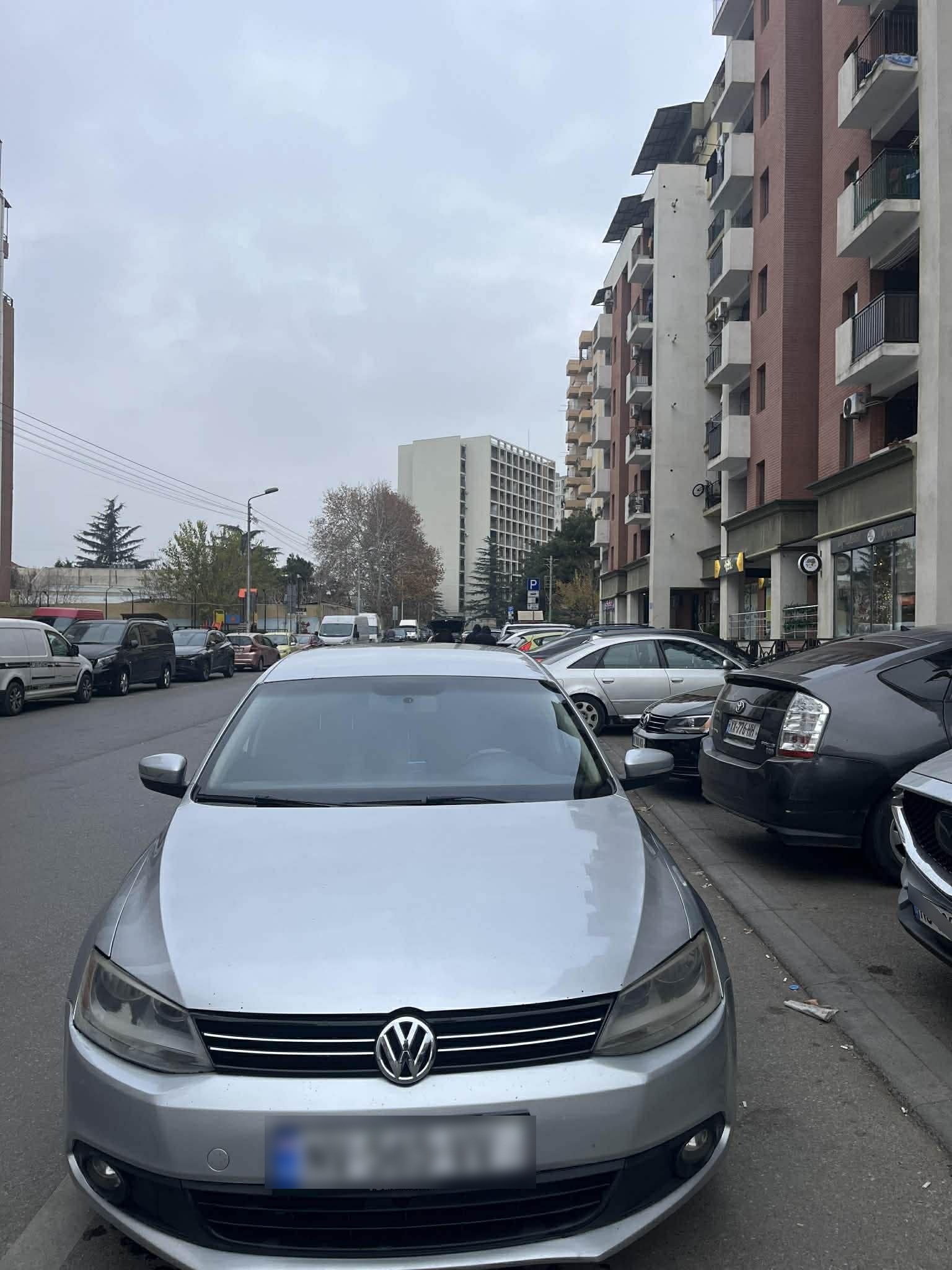 Volkswagen Jetta 2014 — photo 2