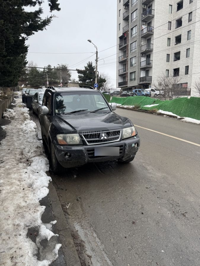 Mitsubishi Pajero 2005 — photo 2