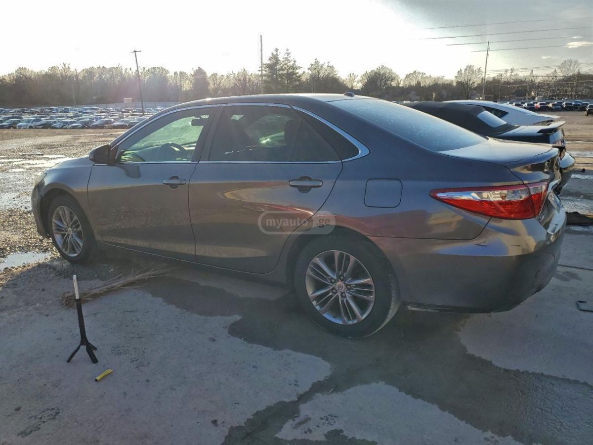 Toyota Camry 2015 — photo 2