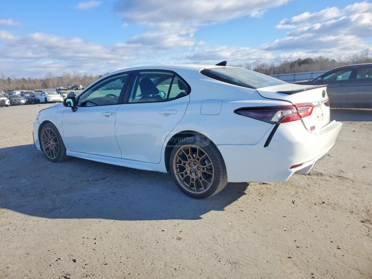 Toyota Camry 2023 — photo 2