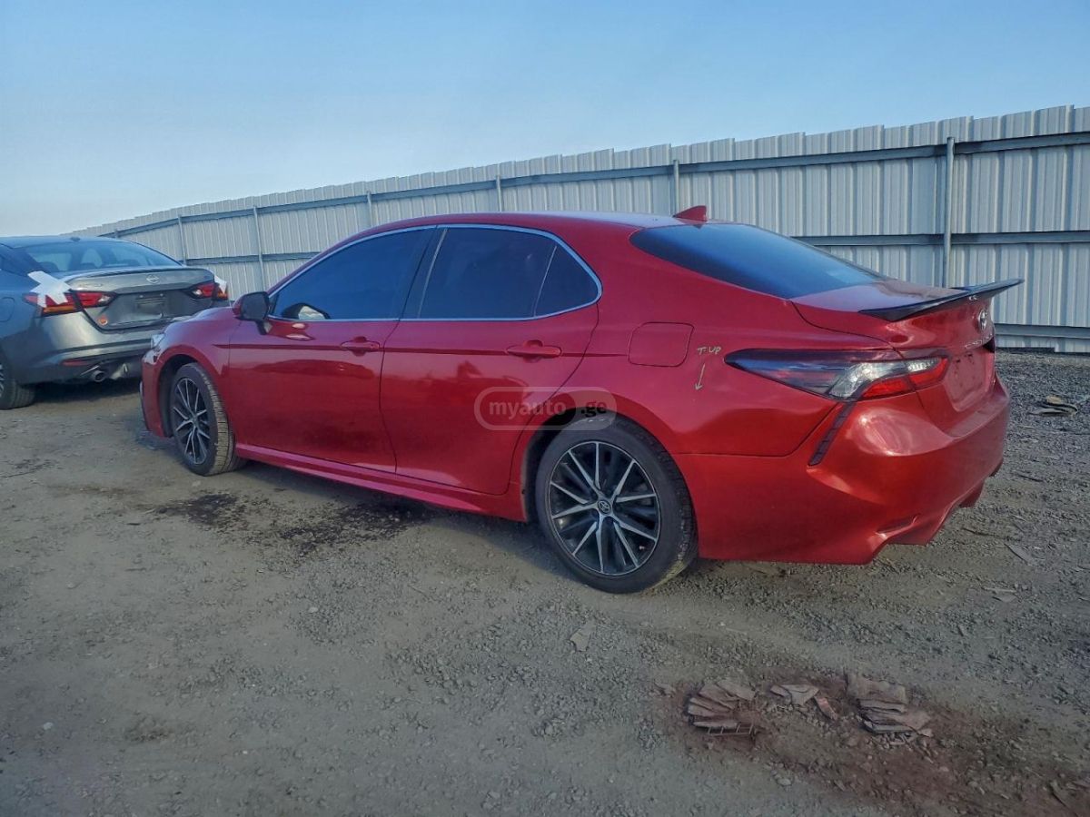 Toyota Camry 2021 — photo 2