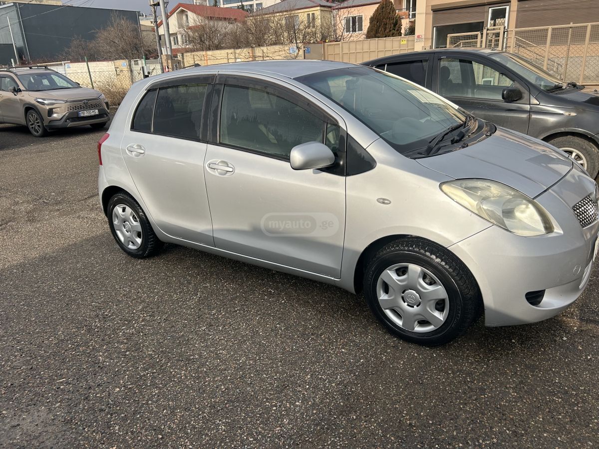 Toyota Vitz 2005 — photo 2