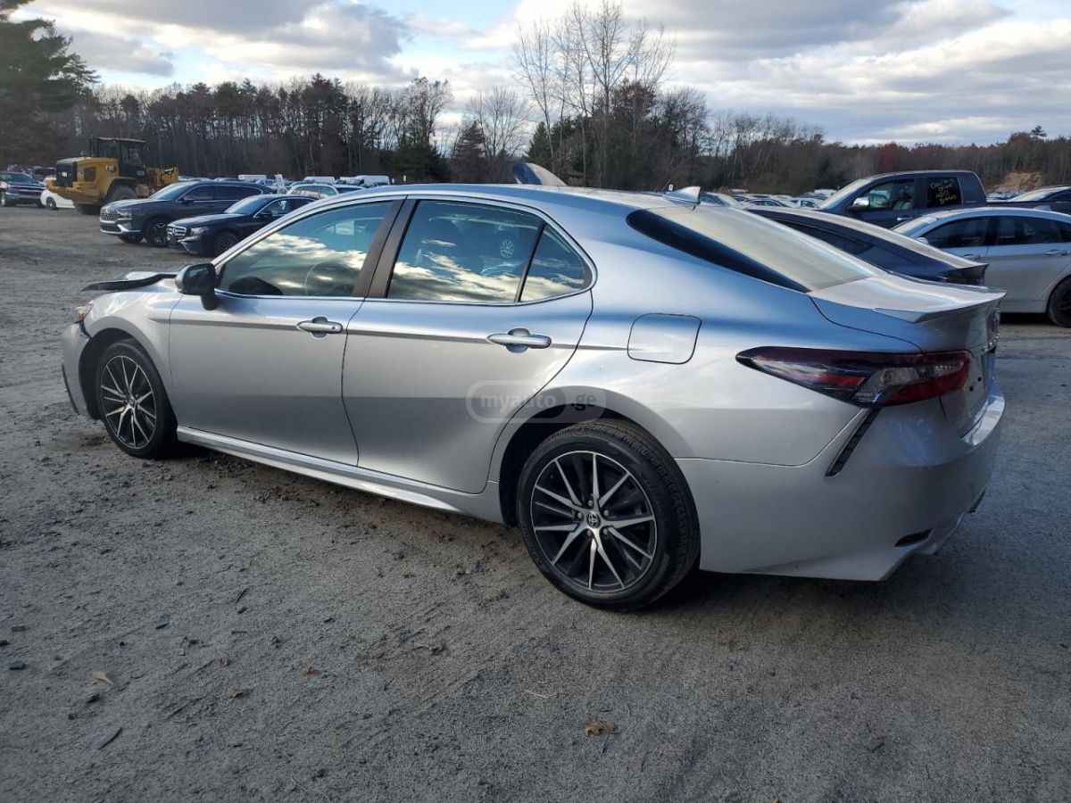 Toyota Camry 2024 — photo 2