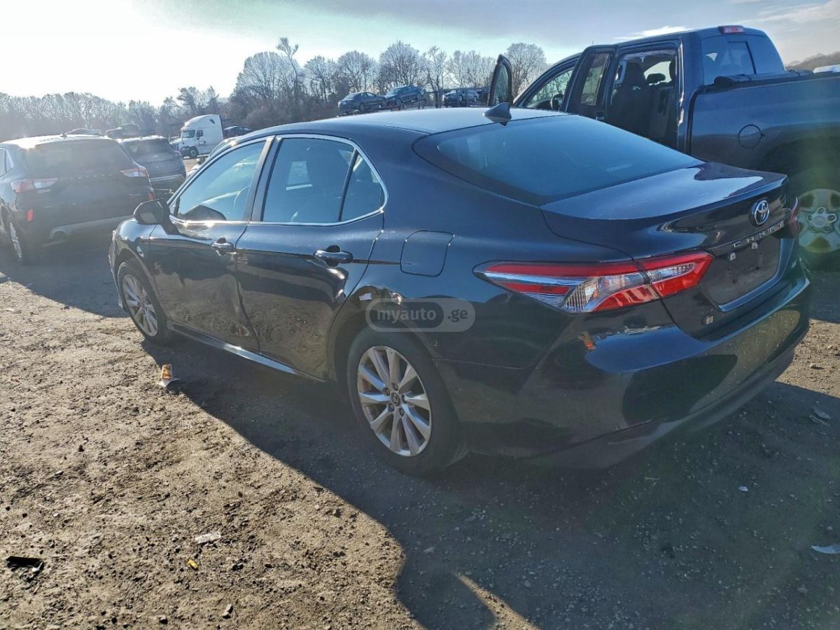 Toyota Camry 2019 — photo 2