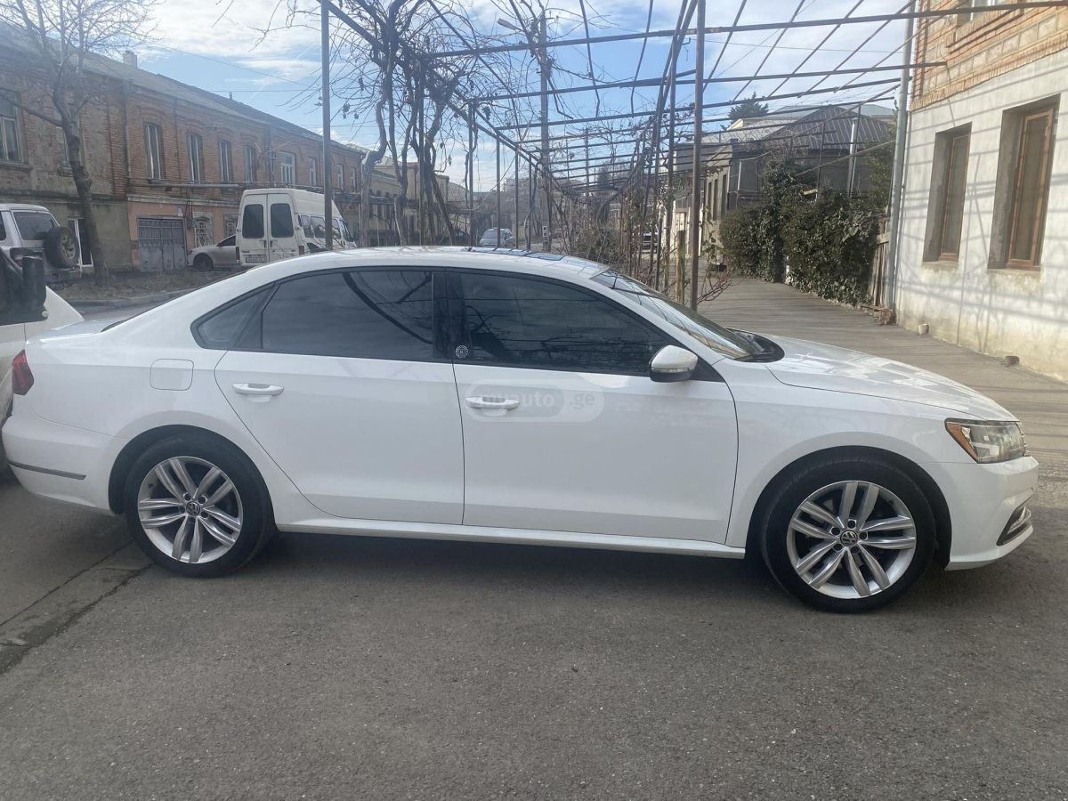 Volkswagen Passat 2018 — photo 2