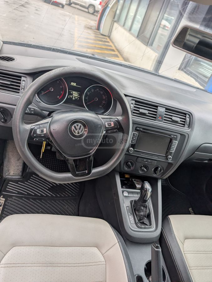 Volkswagen Jetta 2016 — photo 2
