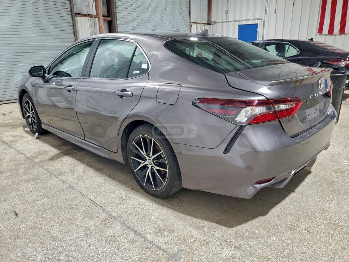 Toyota Camry 2024 — photo 2