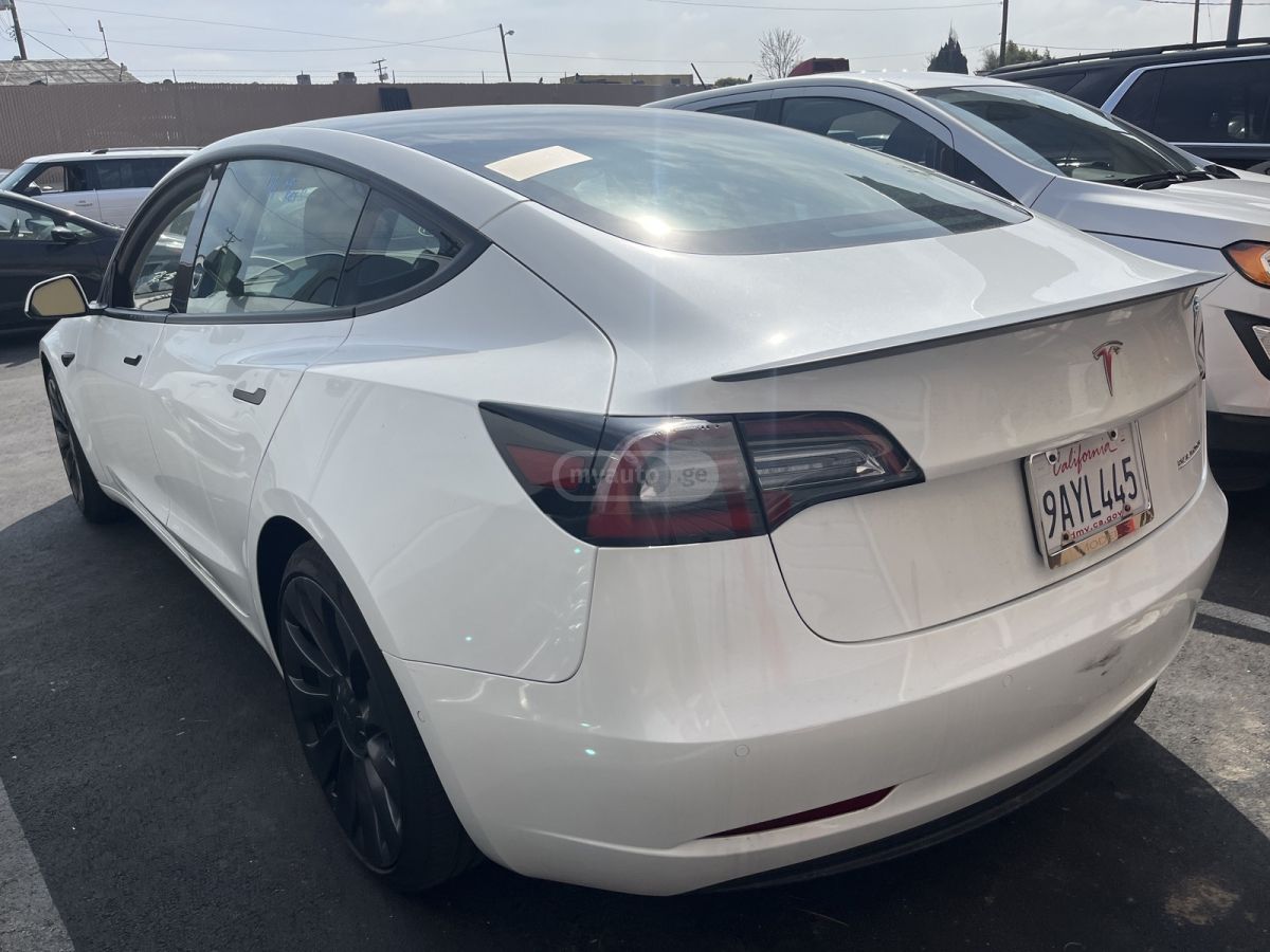 Tesla Model 3 2022 — photo 2