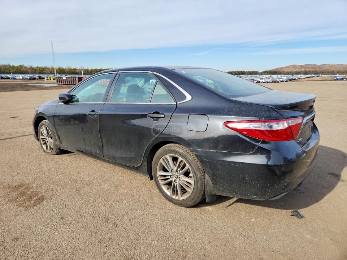 Toyota Camry 2016 — photo 2