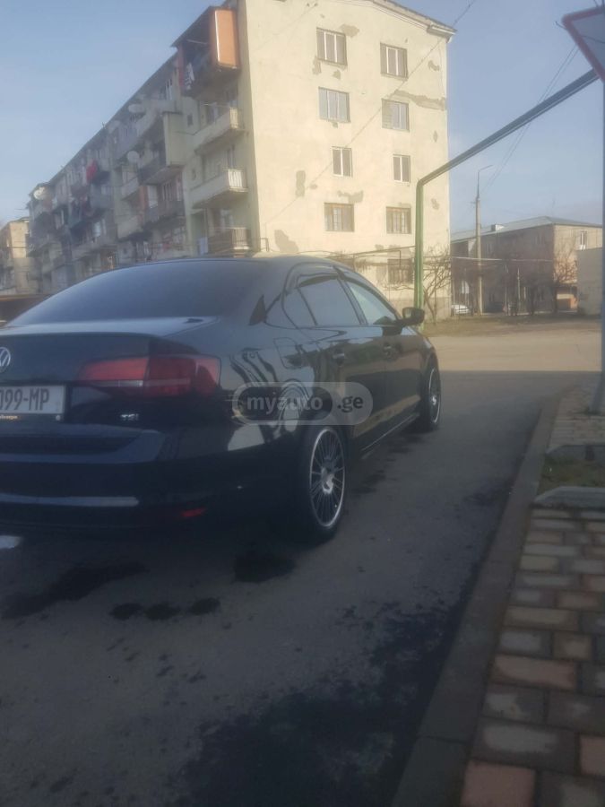 Volkswagen Jetta 2017 — photo 2