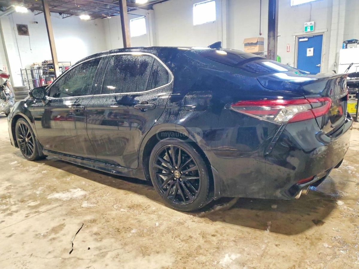 Toyota Camry 2023 — photo 2