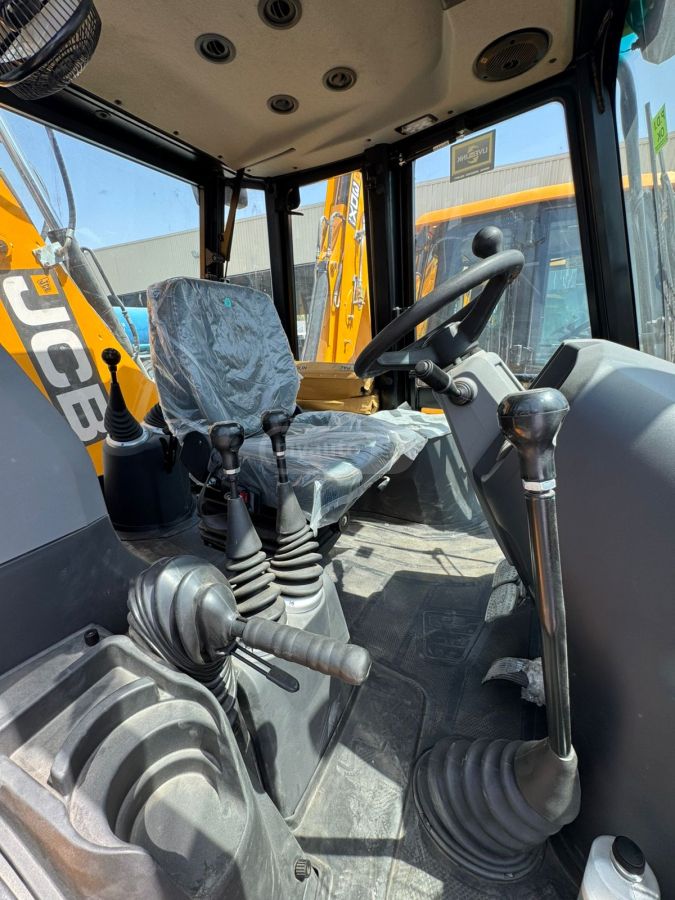 Jcb 4CX 2025 — photo 2