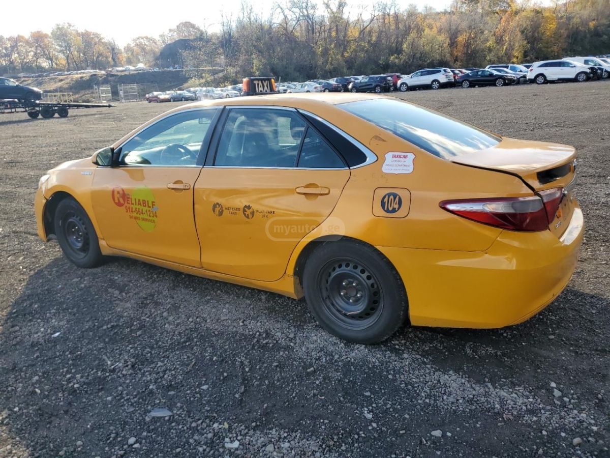 Toyota Camry 2015 — photo 2