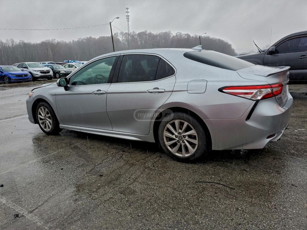 Toyota Camry 2020 — photo 2