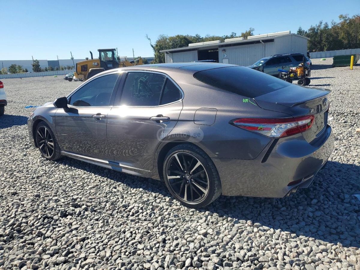 Toyota Camry 2018 — photo 2