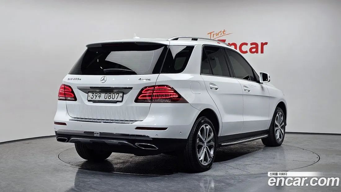 Mercedes-Benz GLE 63 AMG 2016 — photo 2