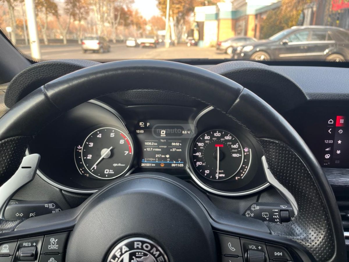 Alfa Romeo Stelvio 2022 — photo 2