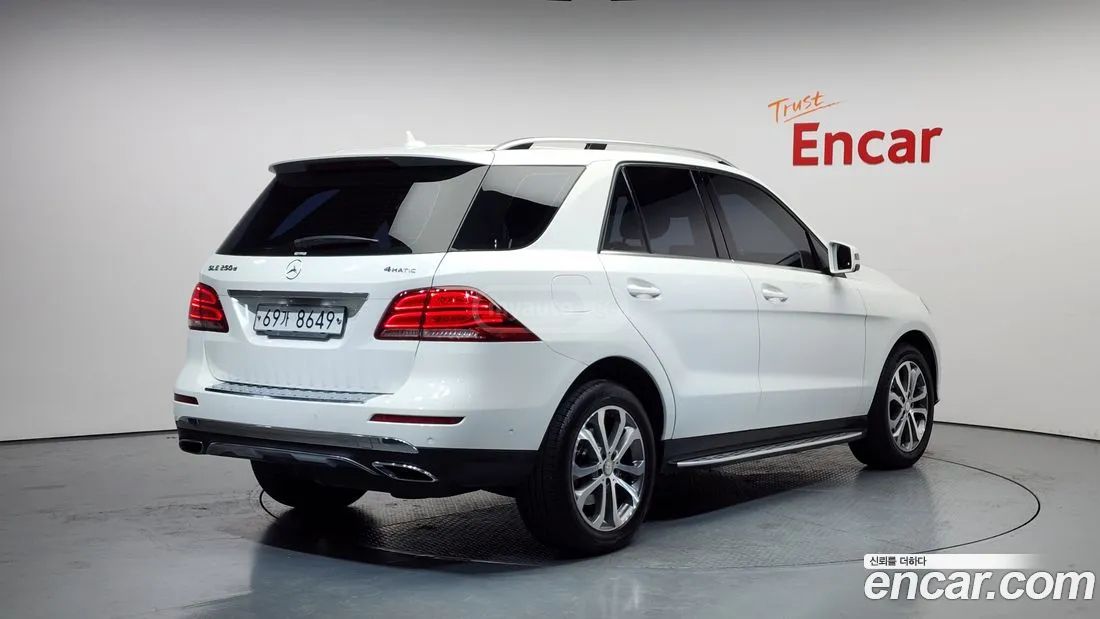 Mercedes-Benz GLE 63 AMG 2017 — photo 2
