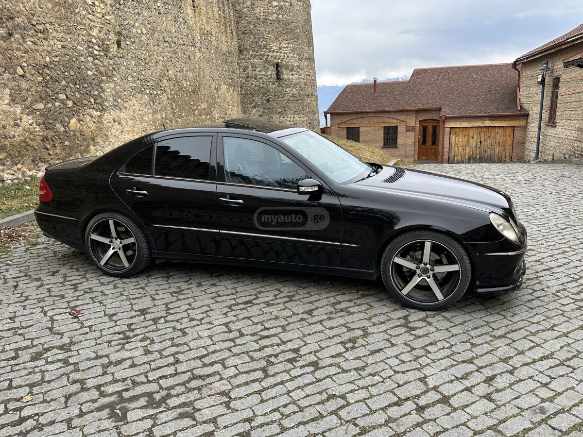 Mercedes-Benz E 320 2004 — photo 2