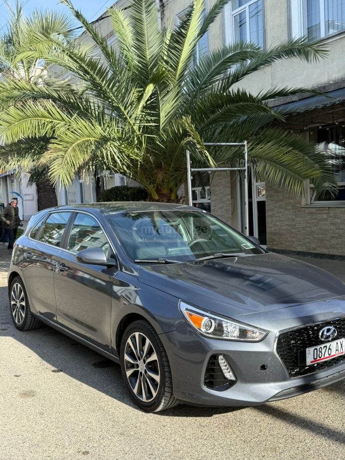 Hyundai Elantra GT 2018 — photo 2