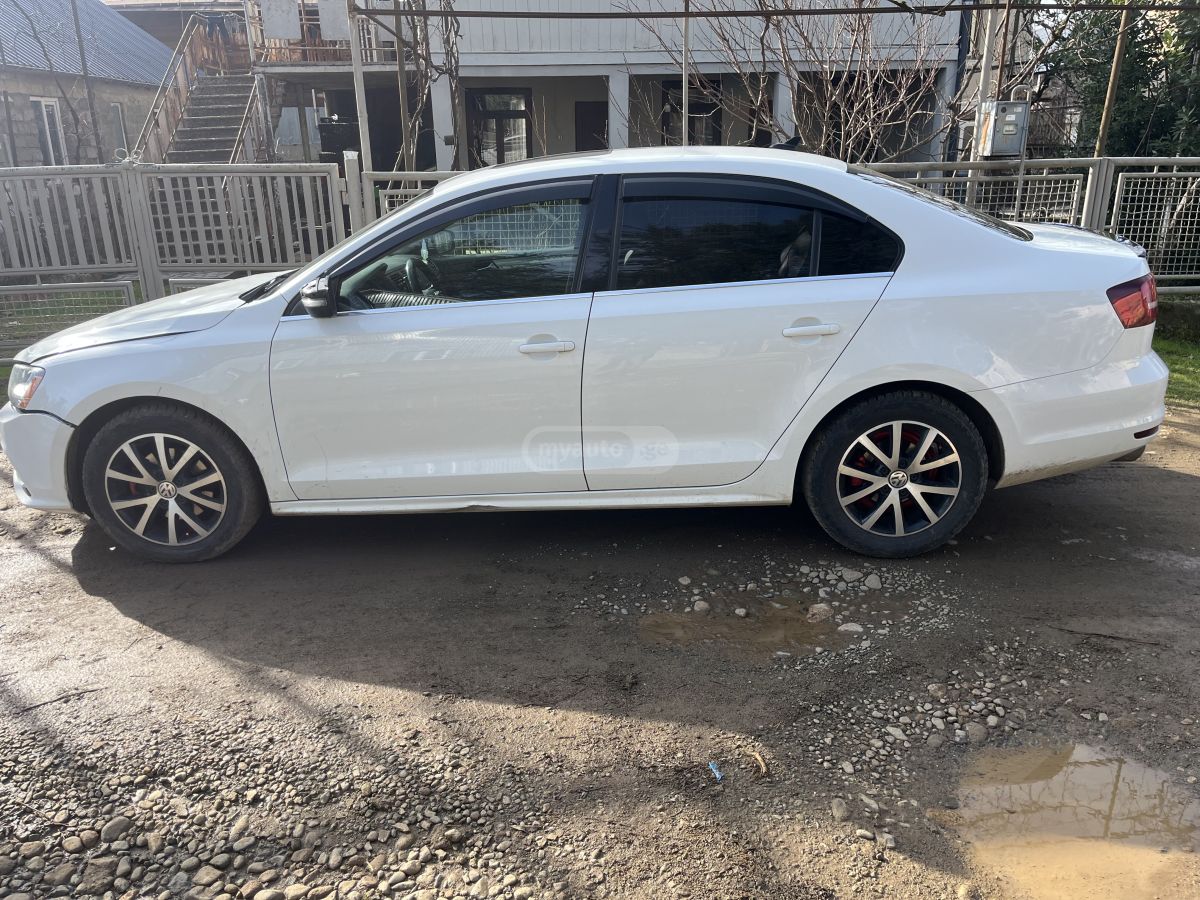 Volkswagen Jetta 2017 — photo 2
