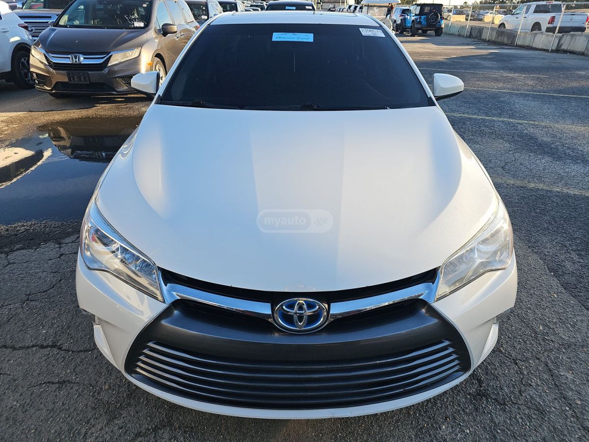 Toyota Camry 2016 — photo 2