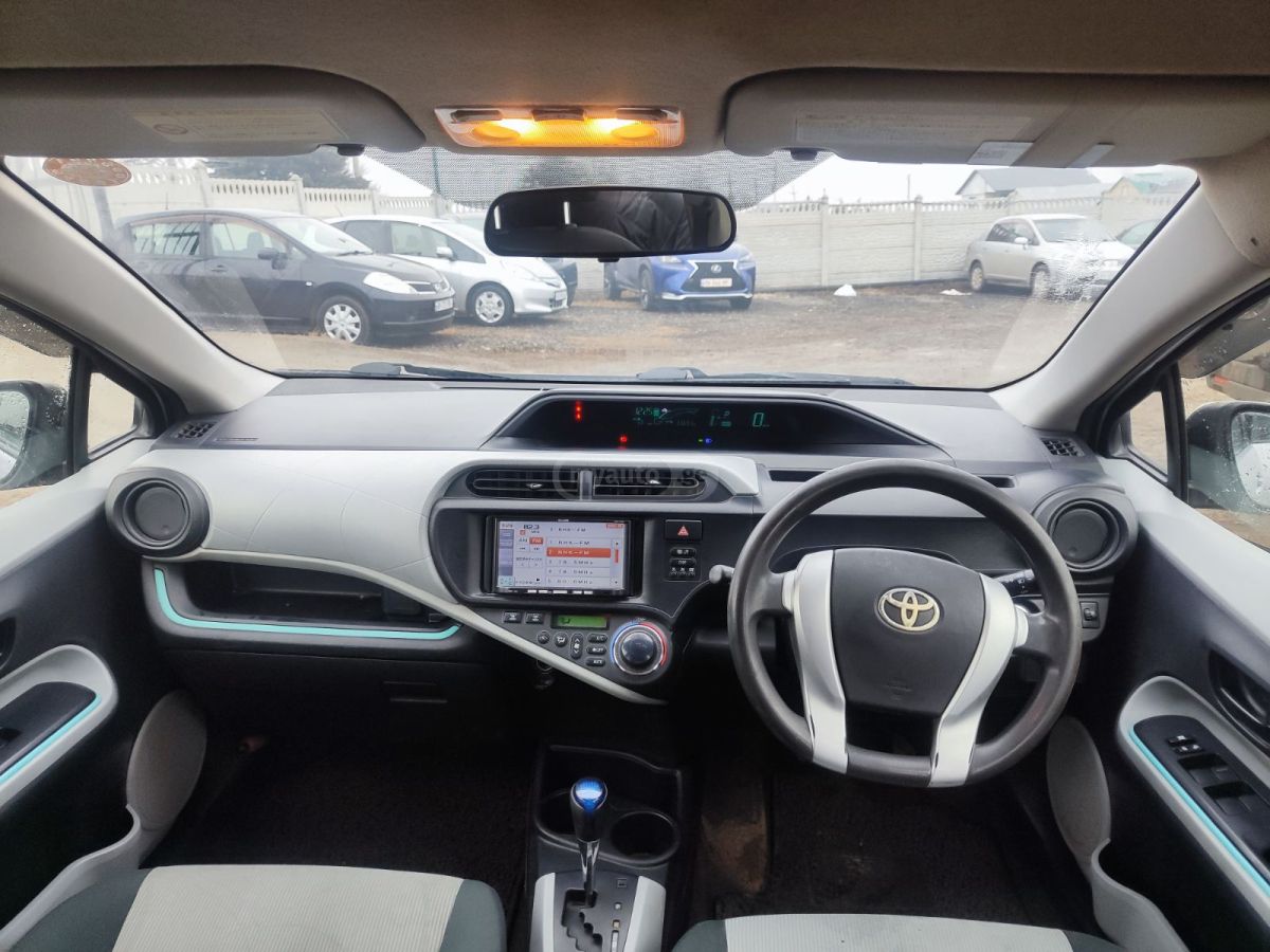 Toyota Aqua 2012 — photo 2