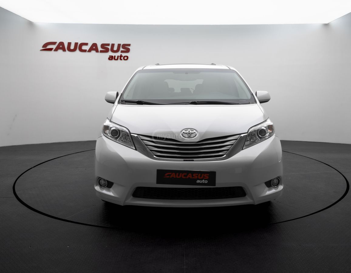 Toyota Sienna 2015 — photo 2