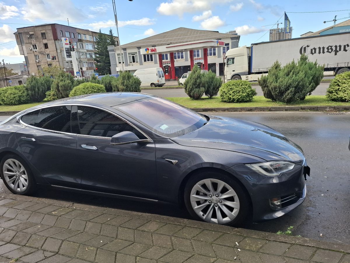 Tesla Model S 2018 — photo 2