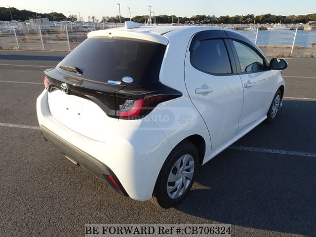 Toyota Yaris 2020 — photo 2