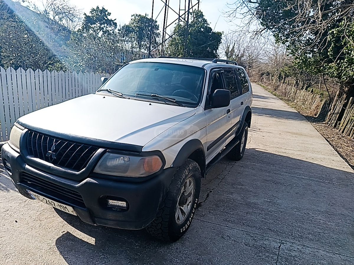 Mitsubishi Montero Sport 2002 — photo 2