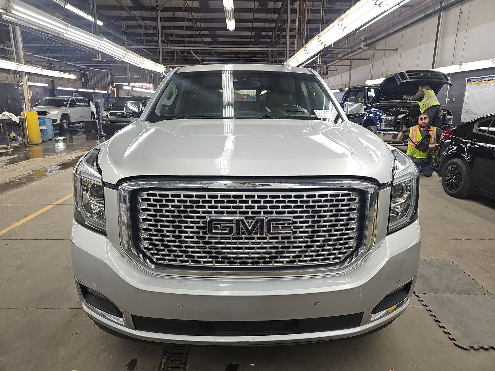 GMC Yukon 2016 — photo 2