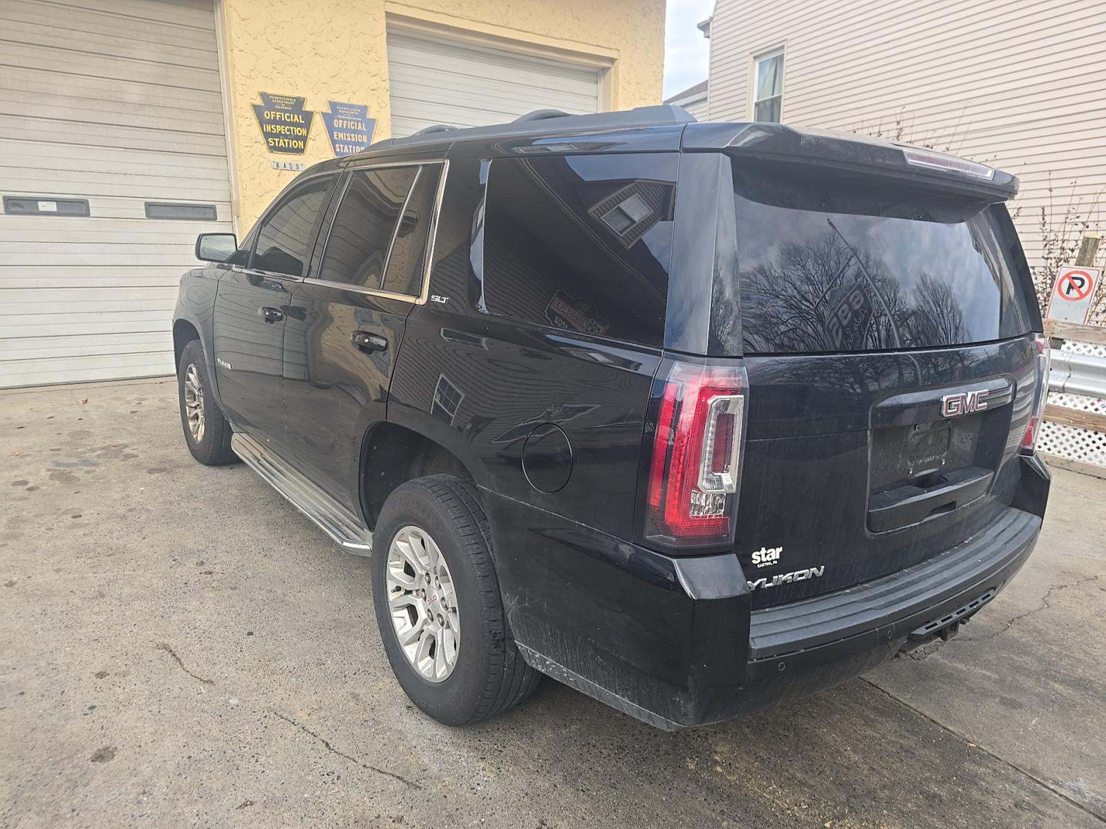 GMC Yukon 2015 — photo 2