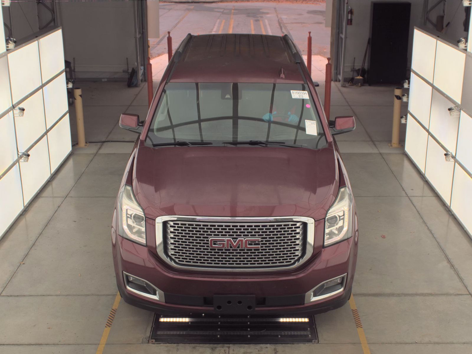 GMC Yukon 2017 — photo 2