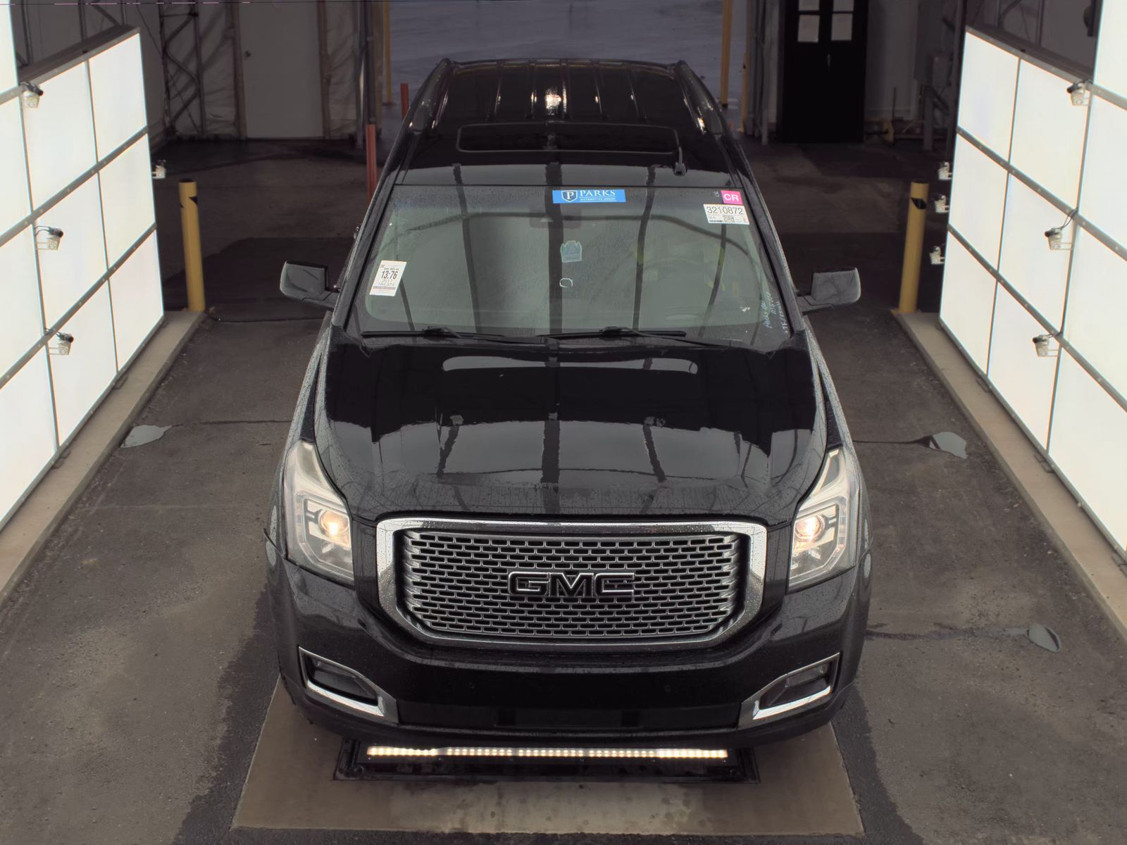 GMC Yukon 2017 — photo 2
