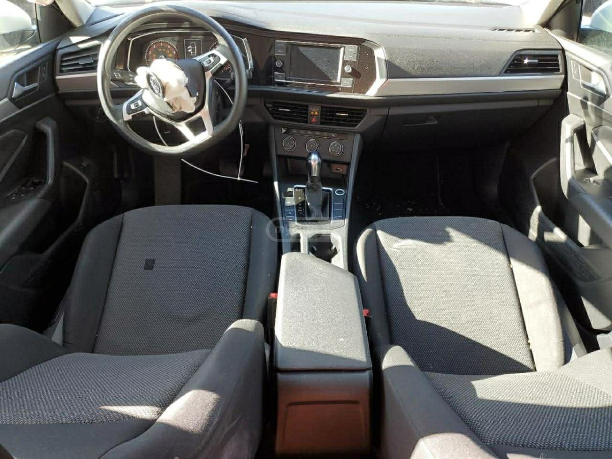 Volkswagen Jetta 2019 — photo 2