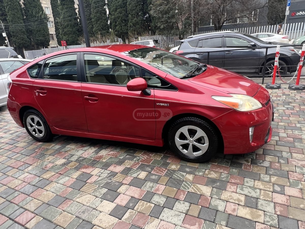 Toyota Prius 2013 — photo 2