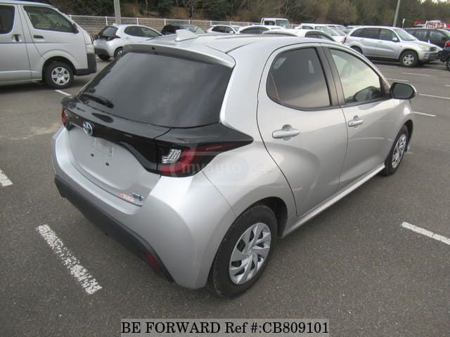 Toyota Yaris 2021 — photo 2