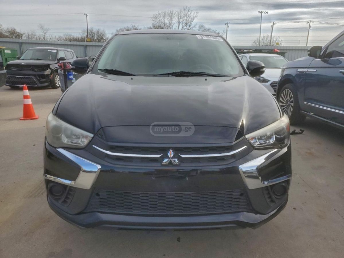 Mitsubishi Outlander 2018 — photo 2