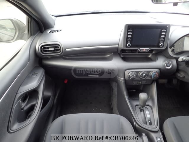 Toyota Yaris 2022 — photo 2