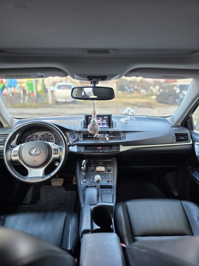 Lexus CT 200 h 2013 — photo 2