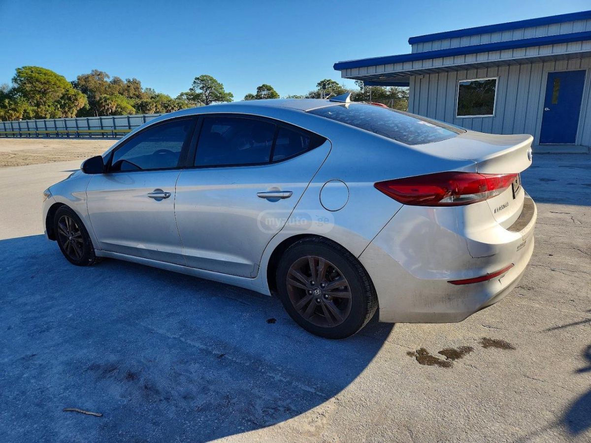 Hyundai Elantra 2018 — photo 2
