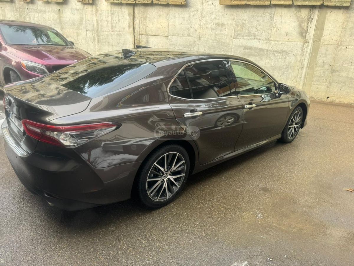Toyota Camry 2024 — photo 2
