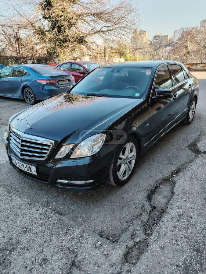 Mercedes-Benz E 220 2011 — photo 2