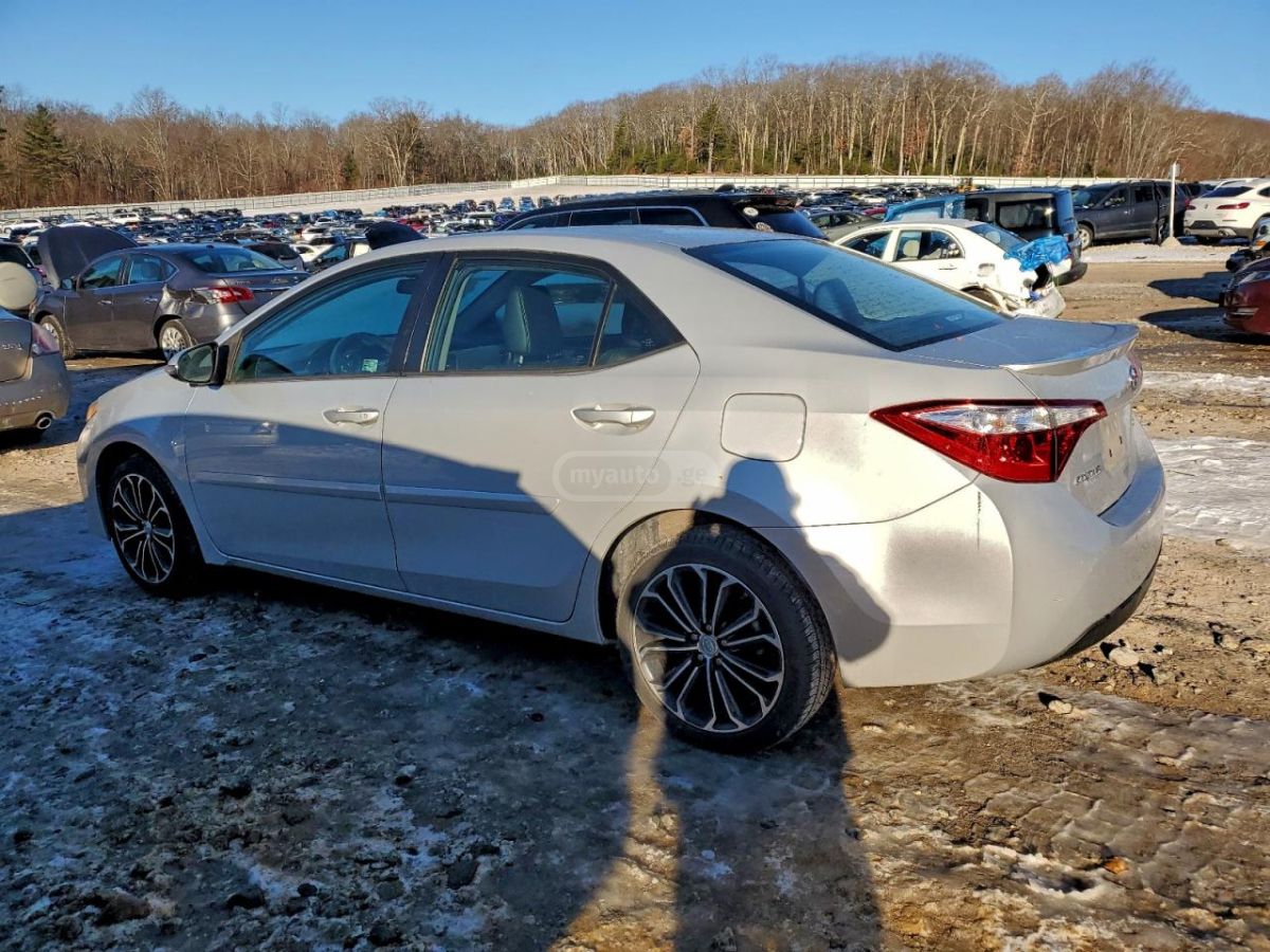 Toyota Corolla 2015 — photo 2