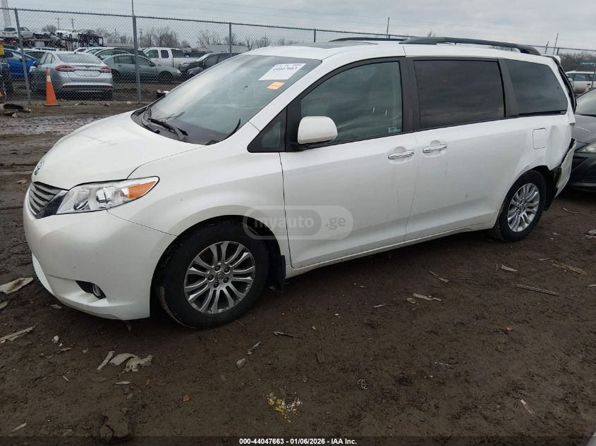 Toyota Sienna 2016 — photo 2