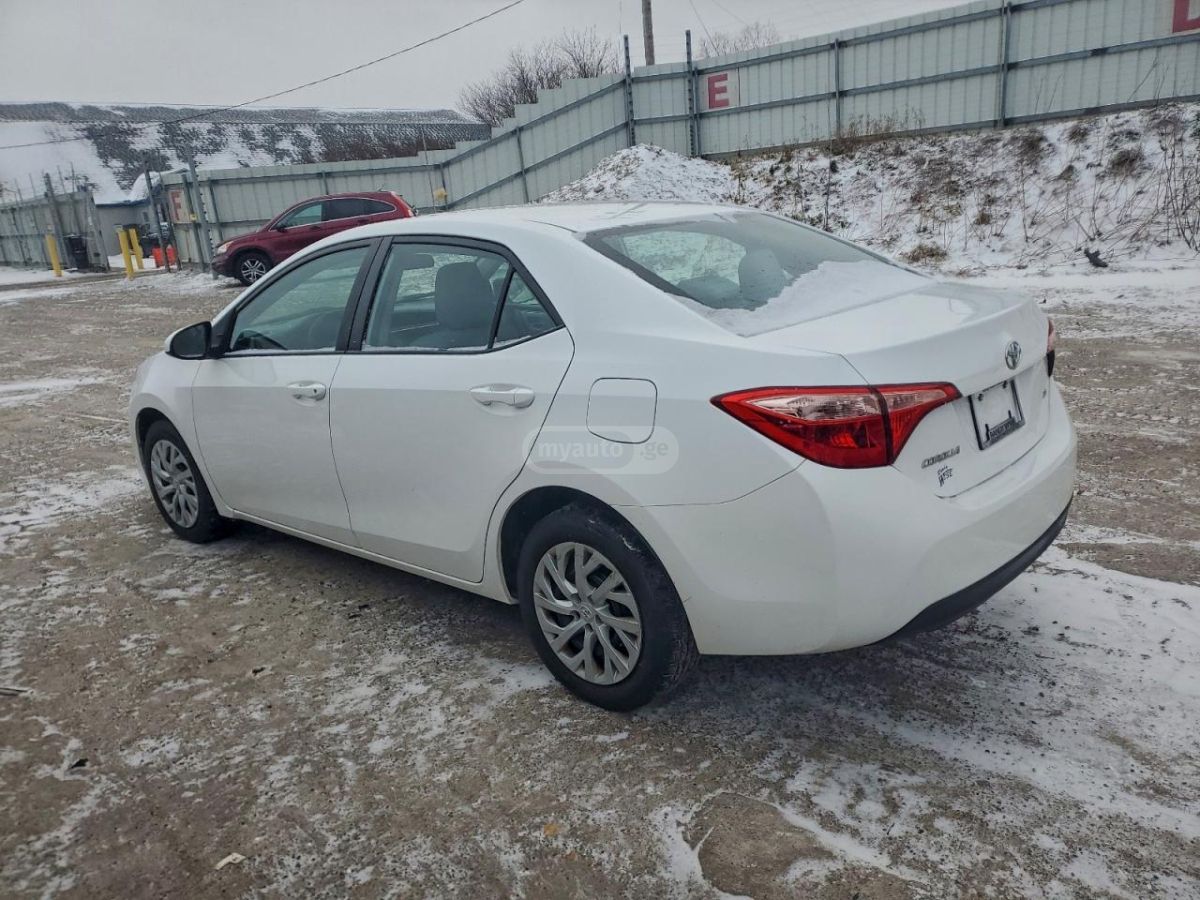Toyota Corolla 2017 — photo 2