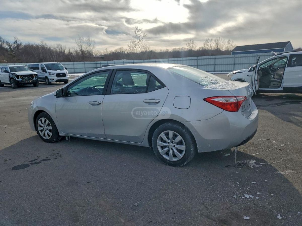 Toyota Corolla 2015 — photo 2
