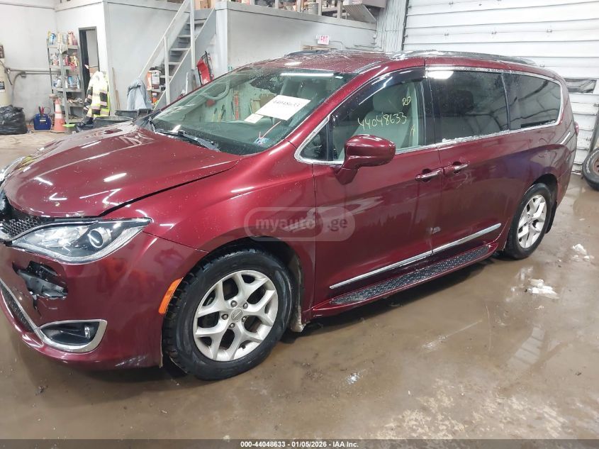 Chrysler Pacifica 2017 — photo 2