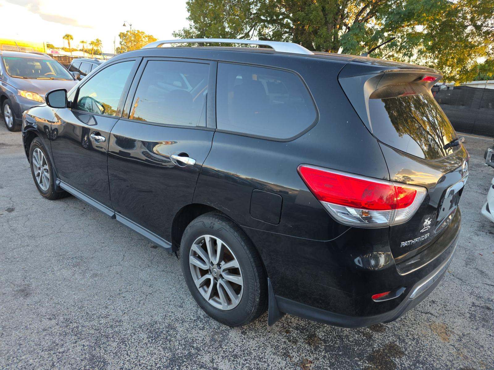 Nissan Pathfinder 2015 — photo 2